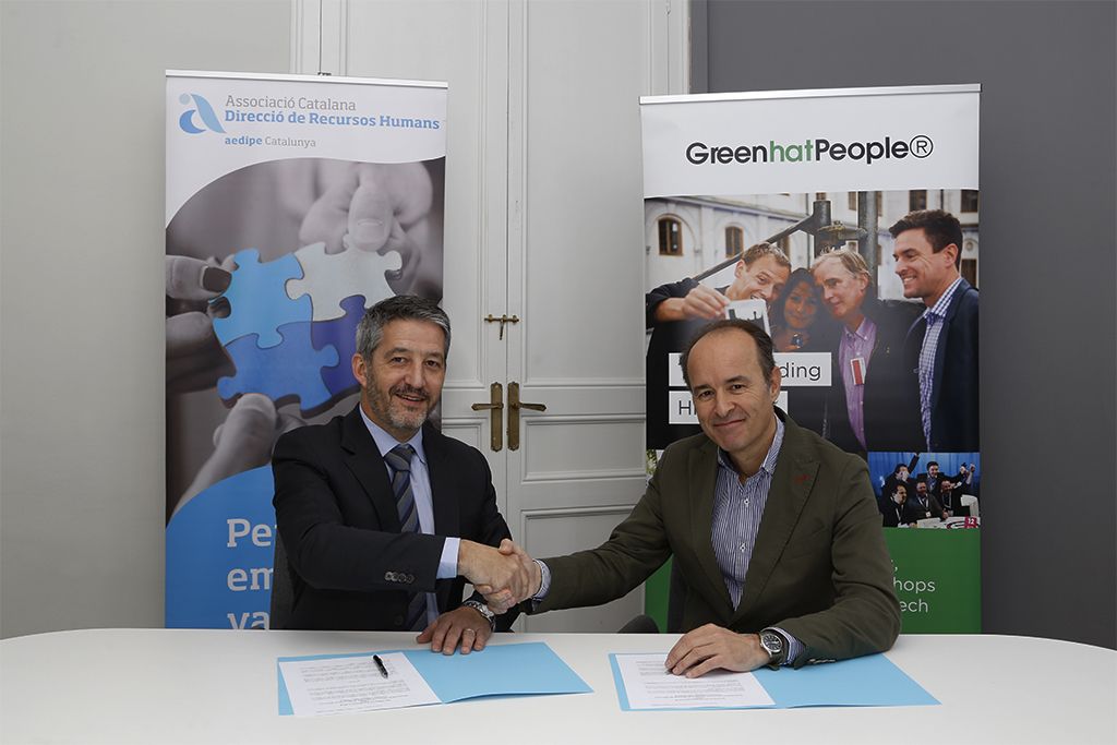 Signatura acord Green Hat People i Aedipe Catalunya